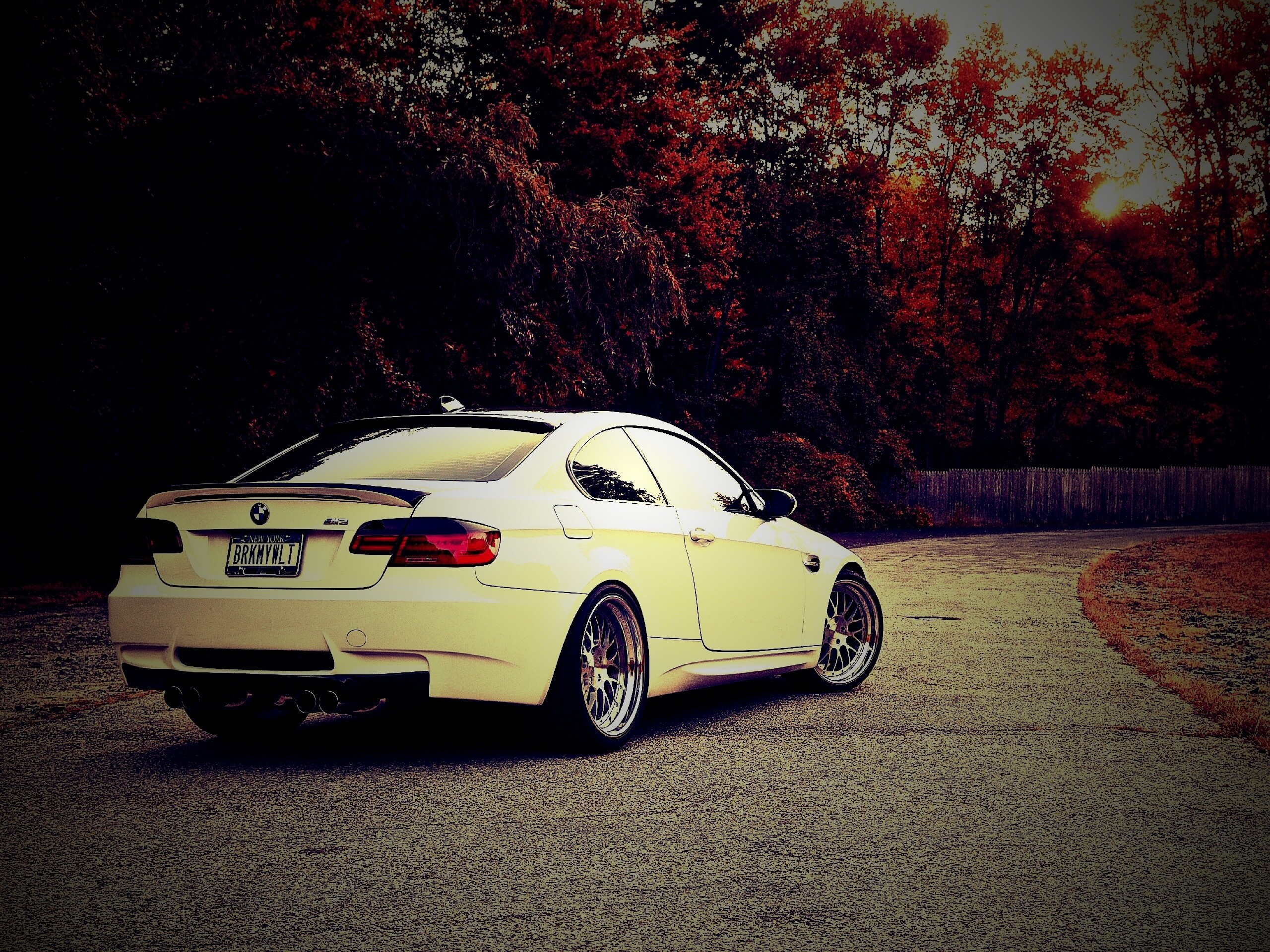 Белый BMW M3 обои