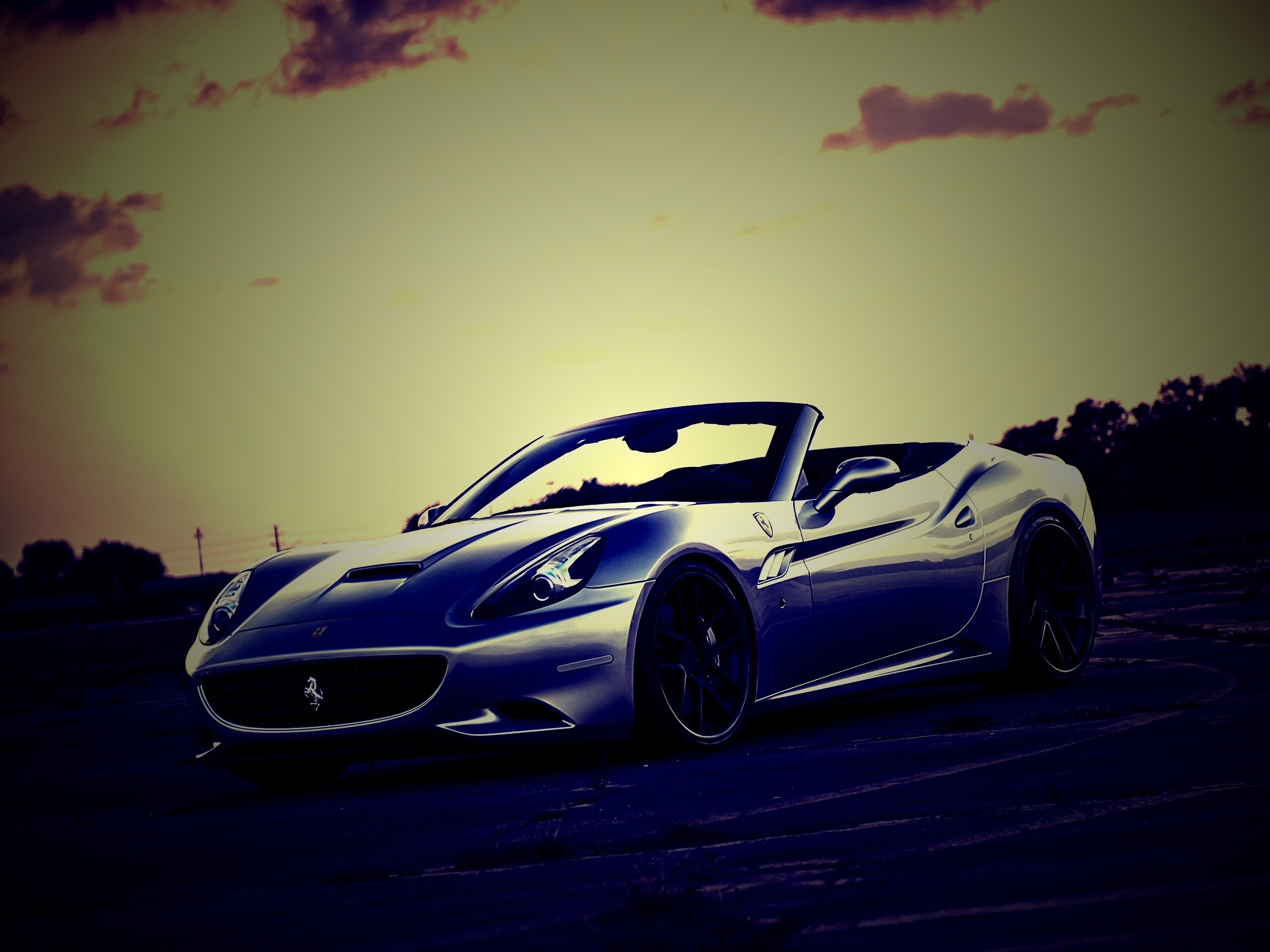 Ferrari на взлетном поле обои