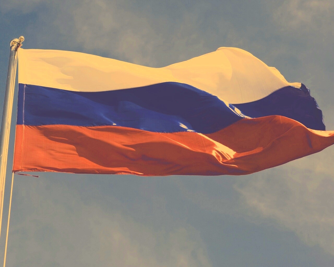 Флаг России на флагштоке обои
