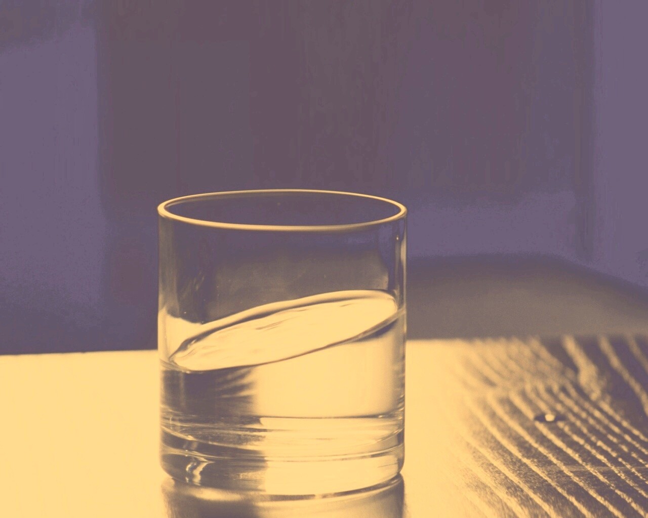 Стакан воды из Начала обои
