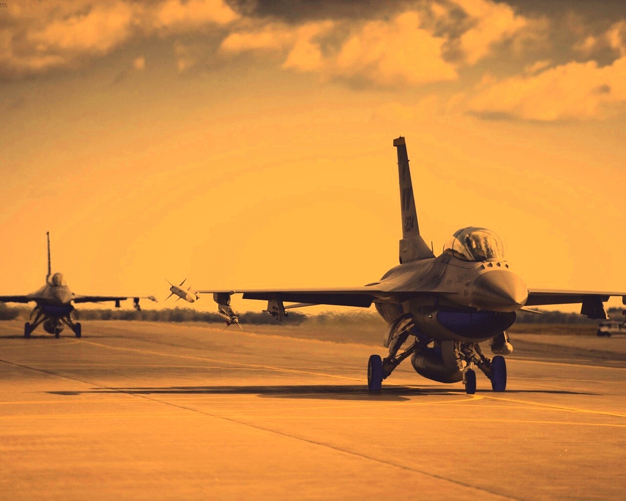 Истребители f16 Falcon на взлетной полосе обои