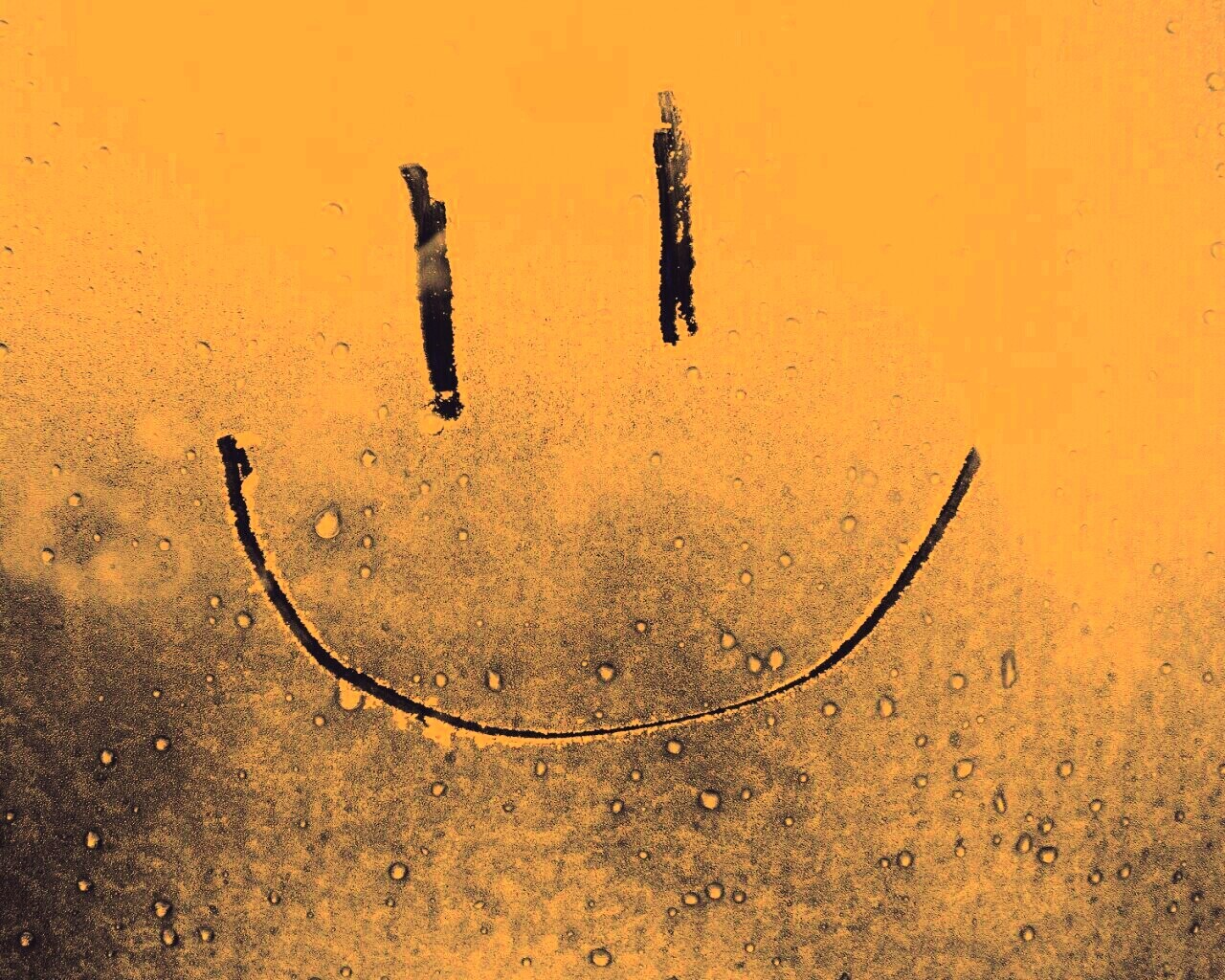 Улыбка на стекле обои