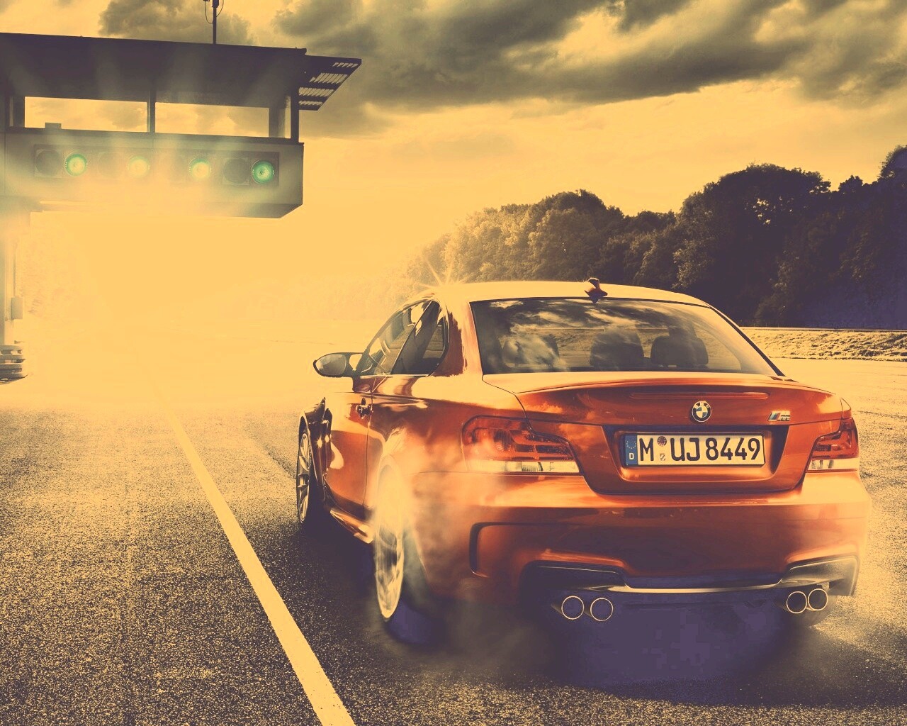 Оранжевый BMW серии M обои