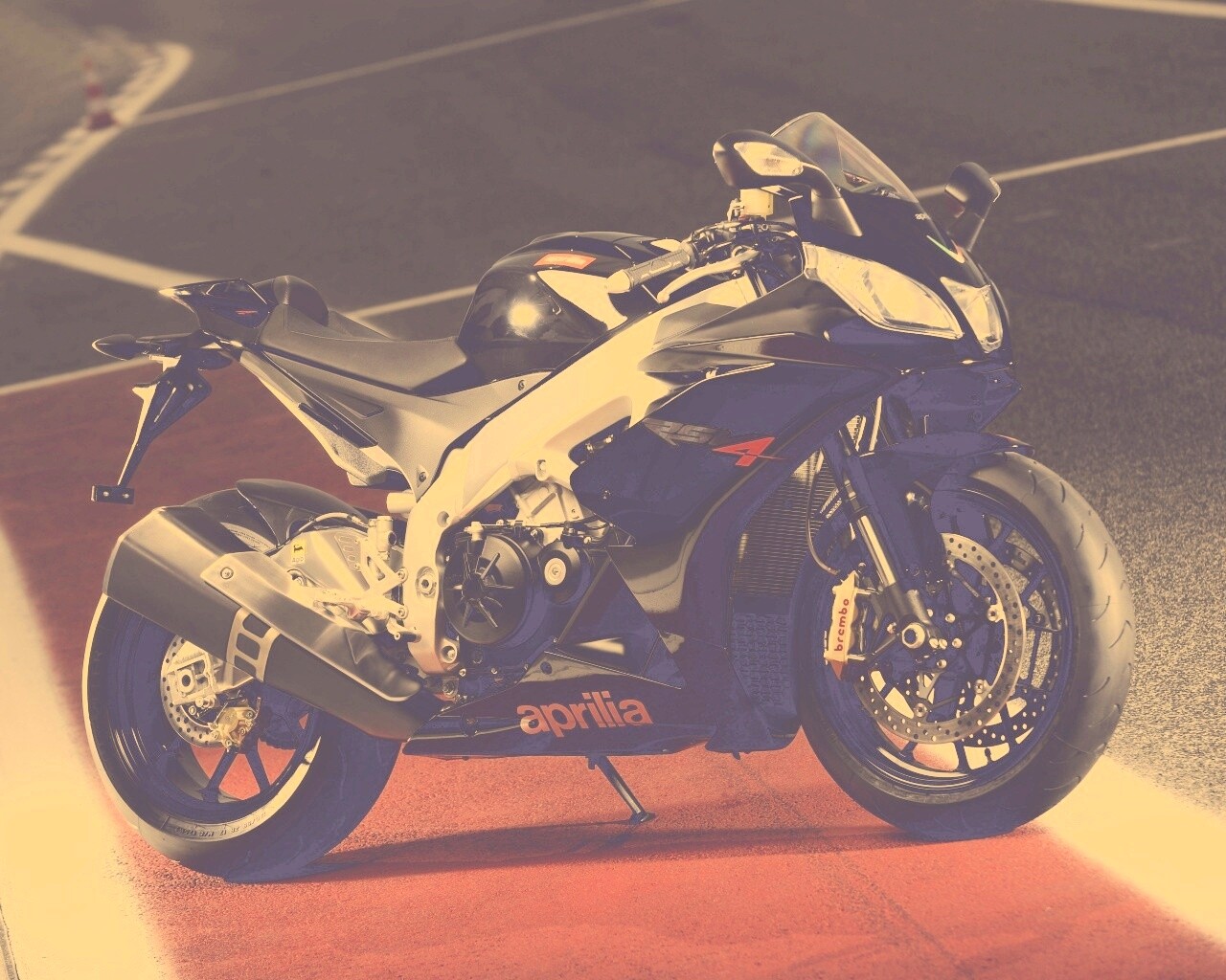 Aprilia на треке обои