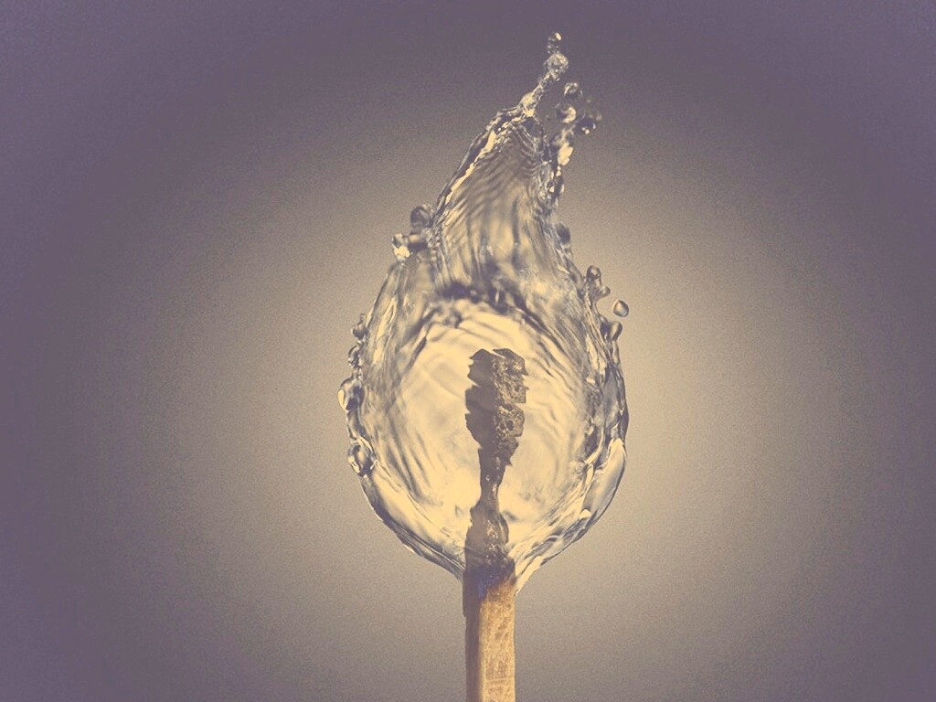 Водяное пламя спички обои