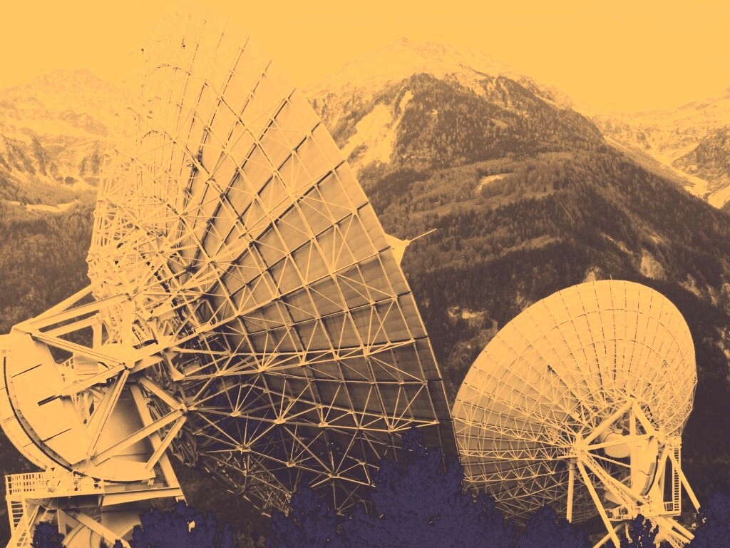 Локаторы в горах обои