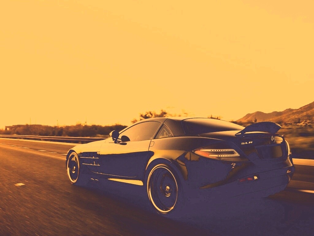 Черный автомобиль уезжает в закат обои