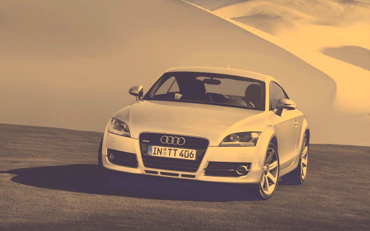 Audi TT на фоне снега обои