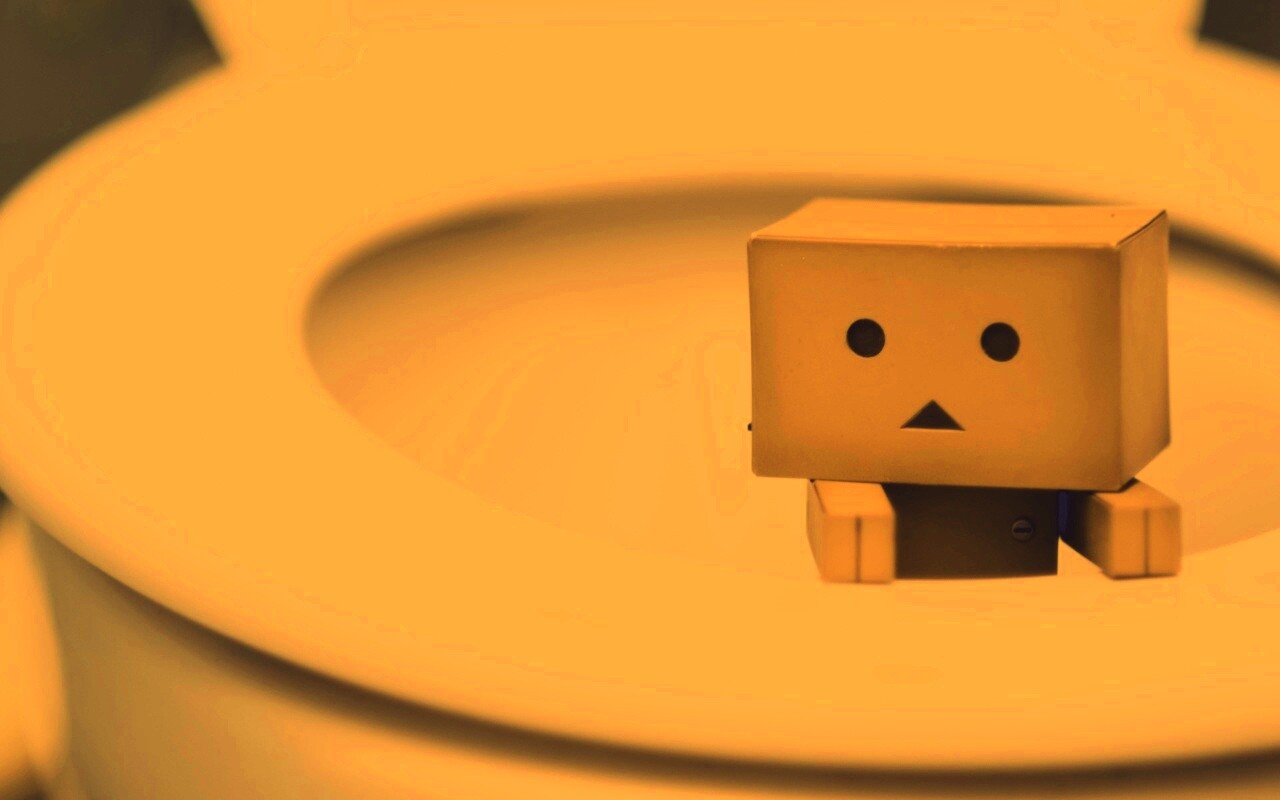 Danbo в унитазе обои