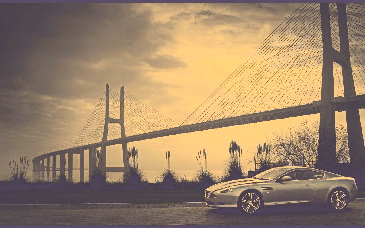 Aston Martin на фоне моста обои