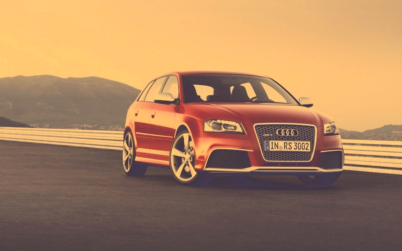 Красная Audi RS3 спереди обои