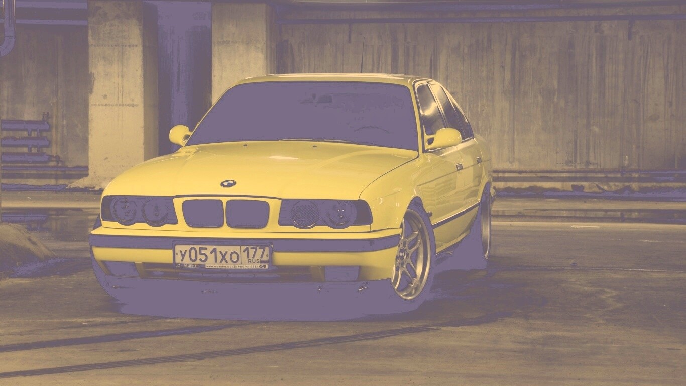 BMW M5 на стоянке обои