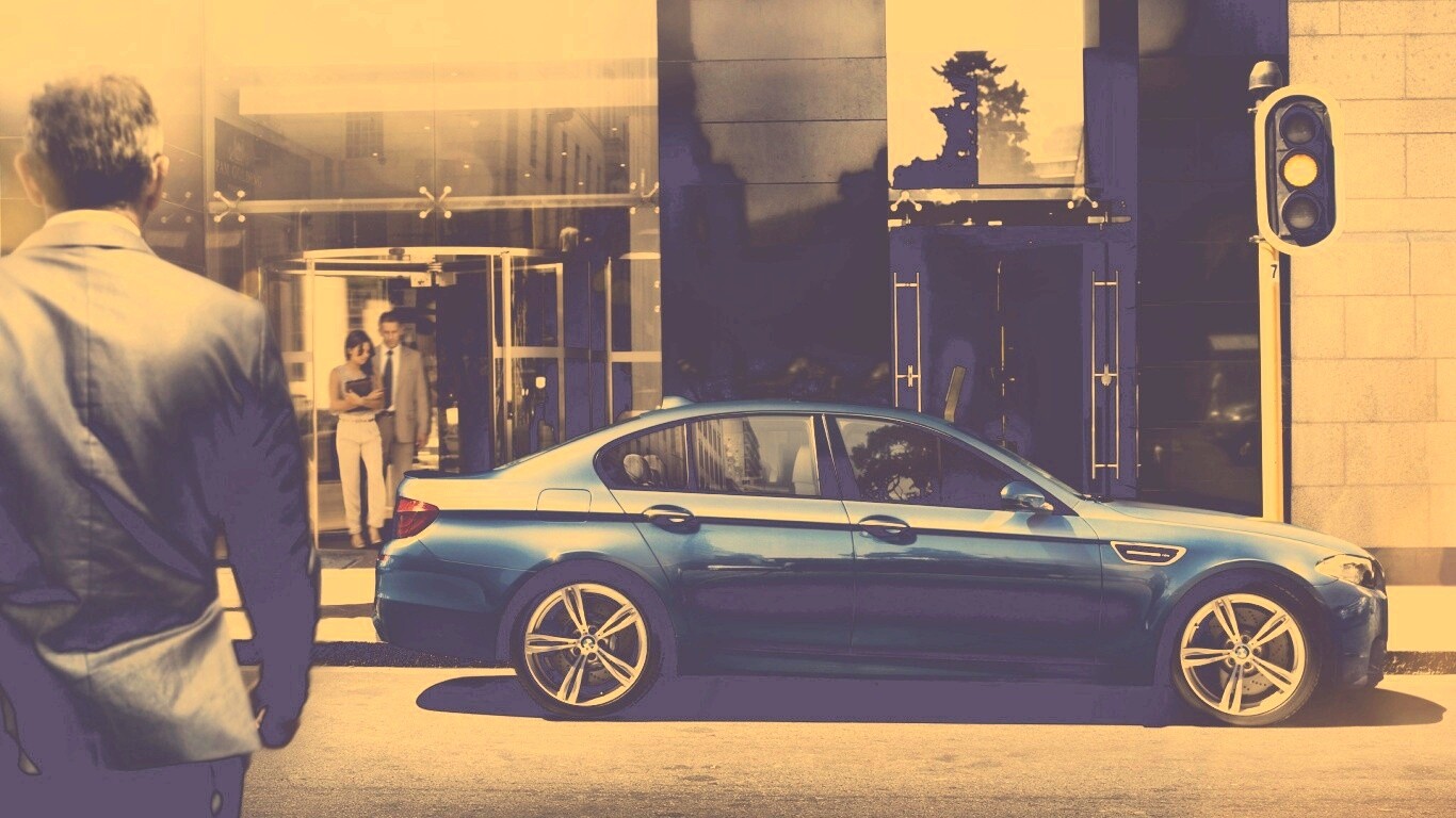 BMW F10 на светофоре обои