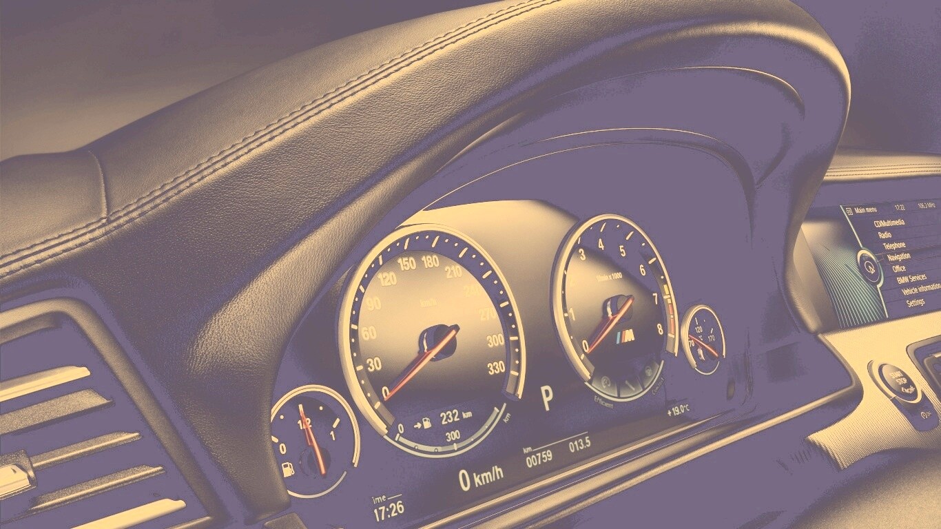 Приборная панель BMW F10 обои