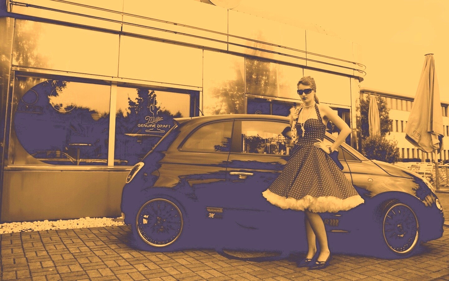Fiat 500 и девушка обои
