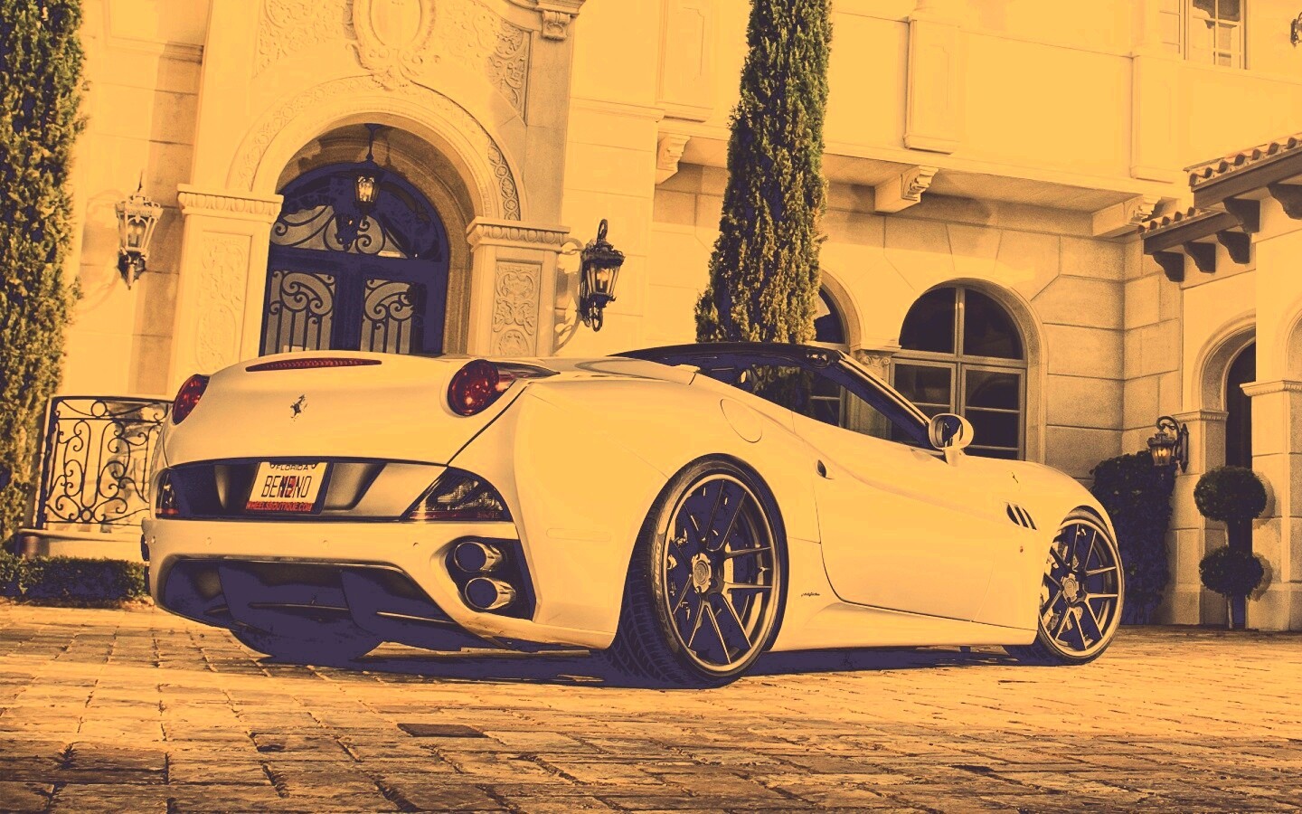 Ferarri у особняка обои