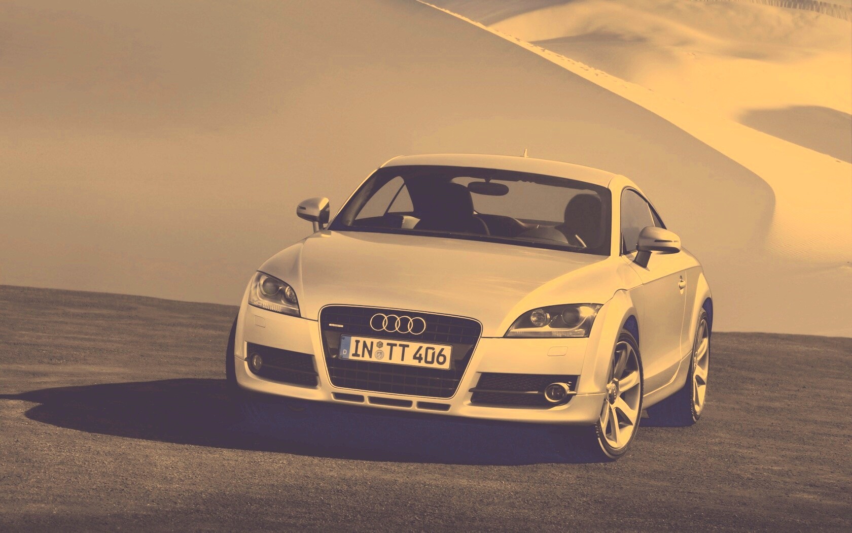 Audi TT на фоне снега обои