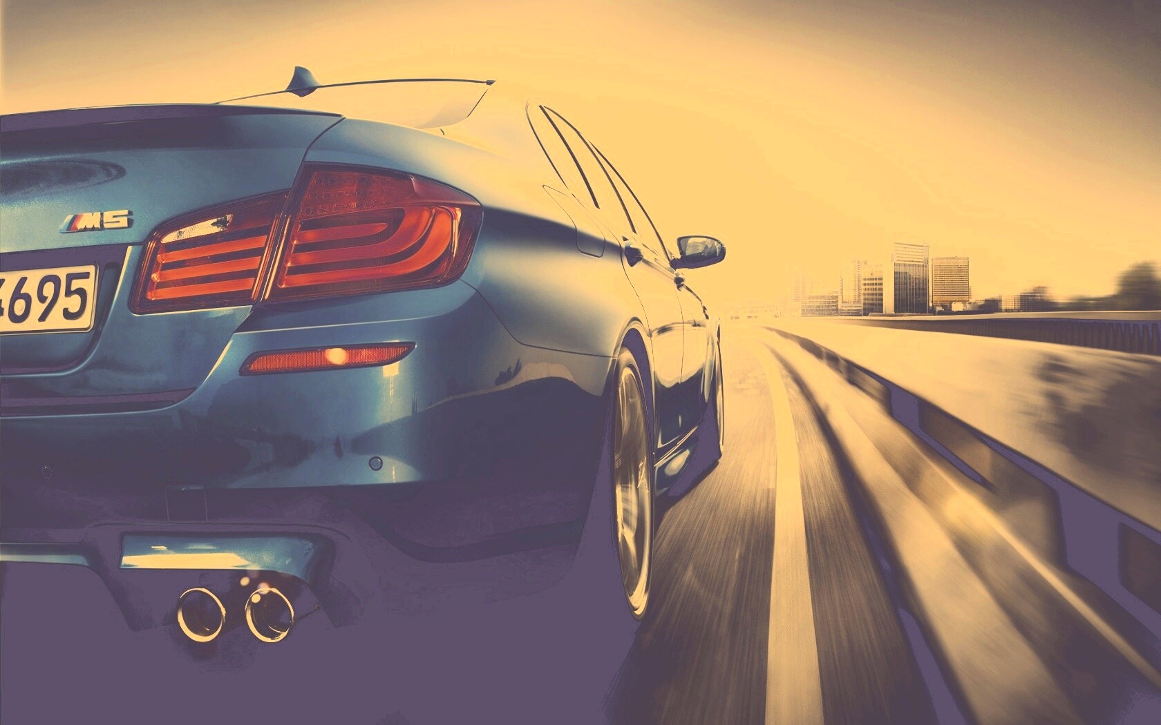 BMW F10 на повроте обои