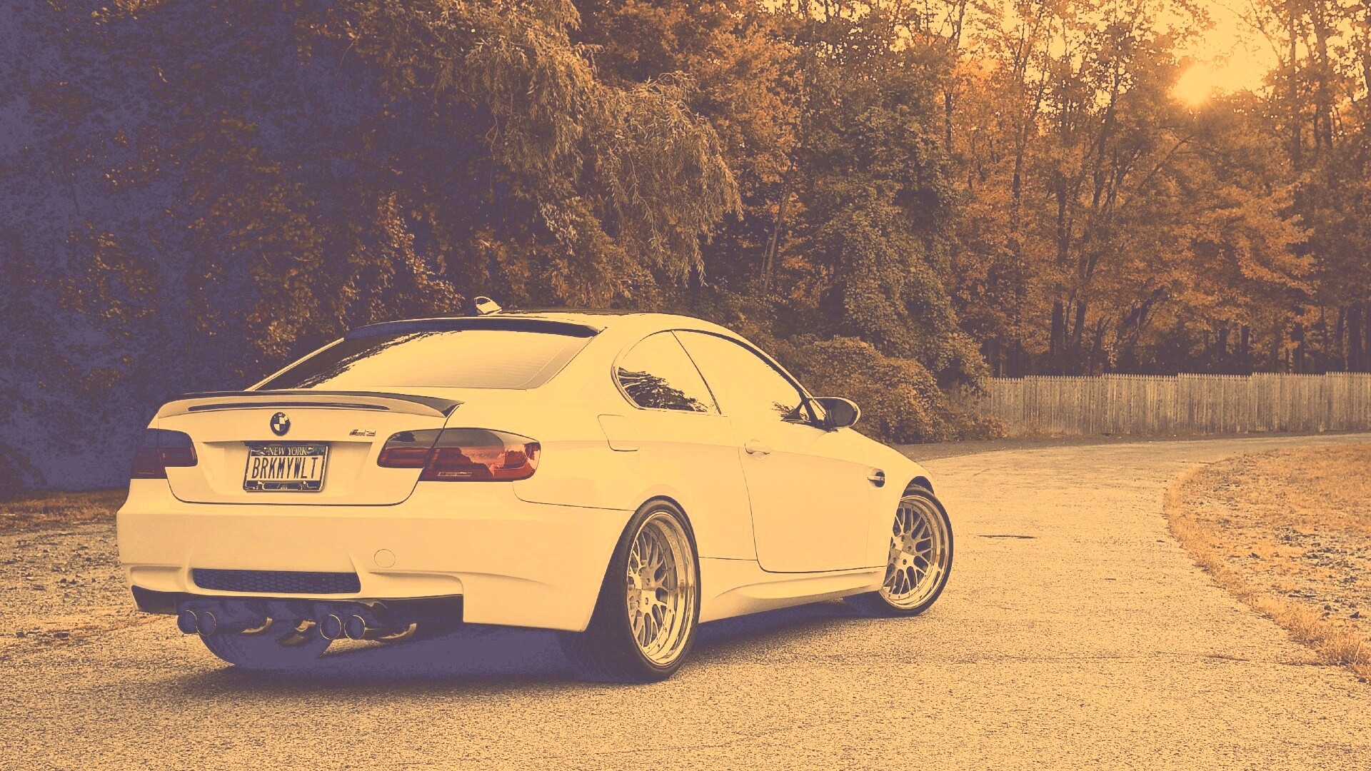 Белый BMW M3 обои
