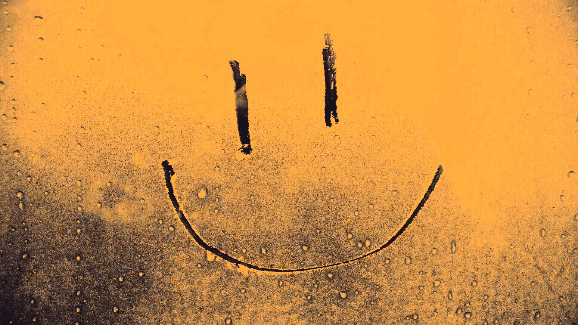 Улыбка на стекле обои