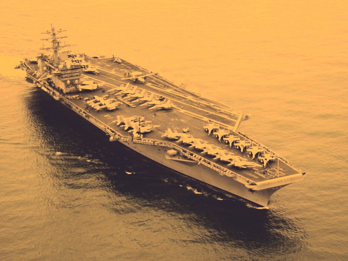 Авианосец в море обои