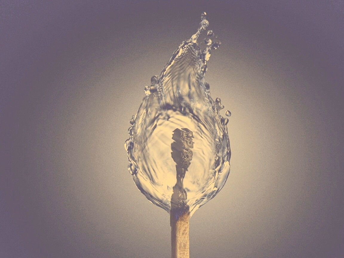 Водяное пламя спички обои