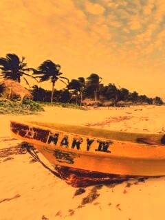 Лодка на берегу моря MARY IV обои