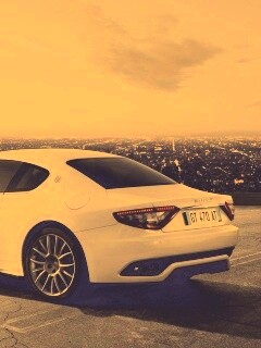 Maserati Granturismo на фоне города обои
