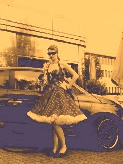 Fiat 500 и девушка обои