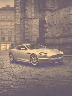 Серебристый Aston Martin обои
