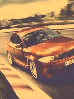 Гонщик за рулем BMW M1 обои
