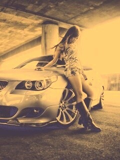 Девушка у BMW обои