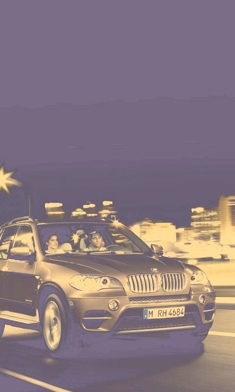 Пара в BMW X5 обои