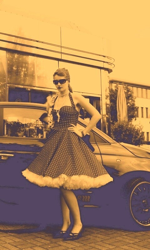 Fiat 500 и девушка обои