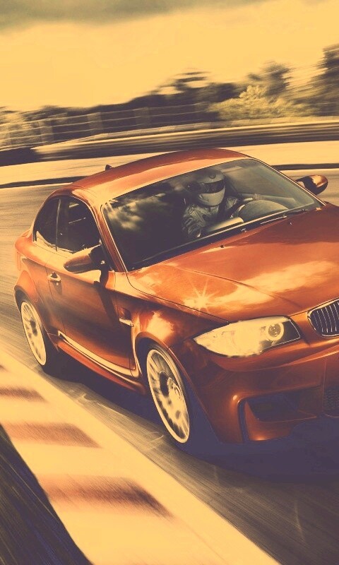 Гонщик за рулем BMW M1 обои