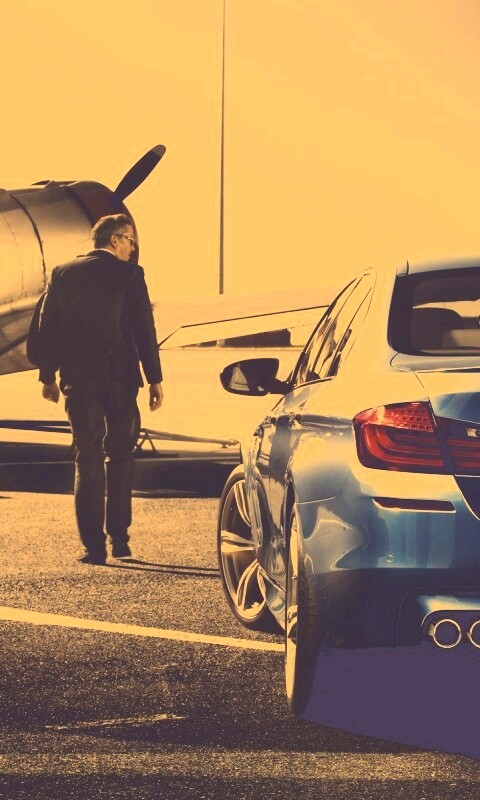 BMW F10 M5 на аэродроме обои