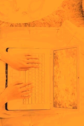 Девушка с ноутбуком vaio обои