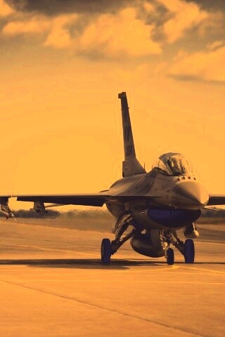 Истребители f16 Falcon на взлетной полосе обои