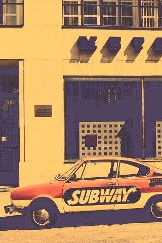 Реклама Subway на машине в Праге обои