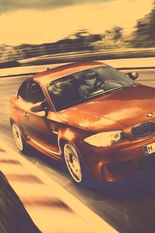 Гонщик за рулем BMW M1 обои