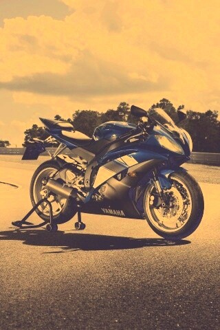 Yamaha R6 на трассе обои
