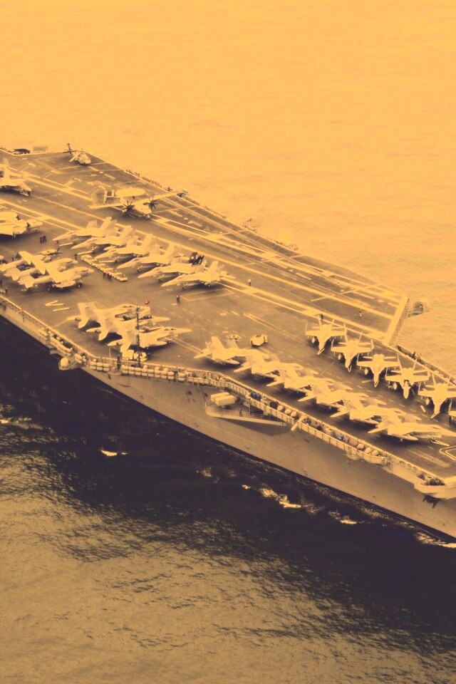Авианосец в море обои