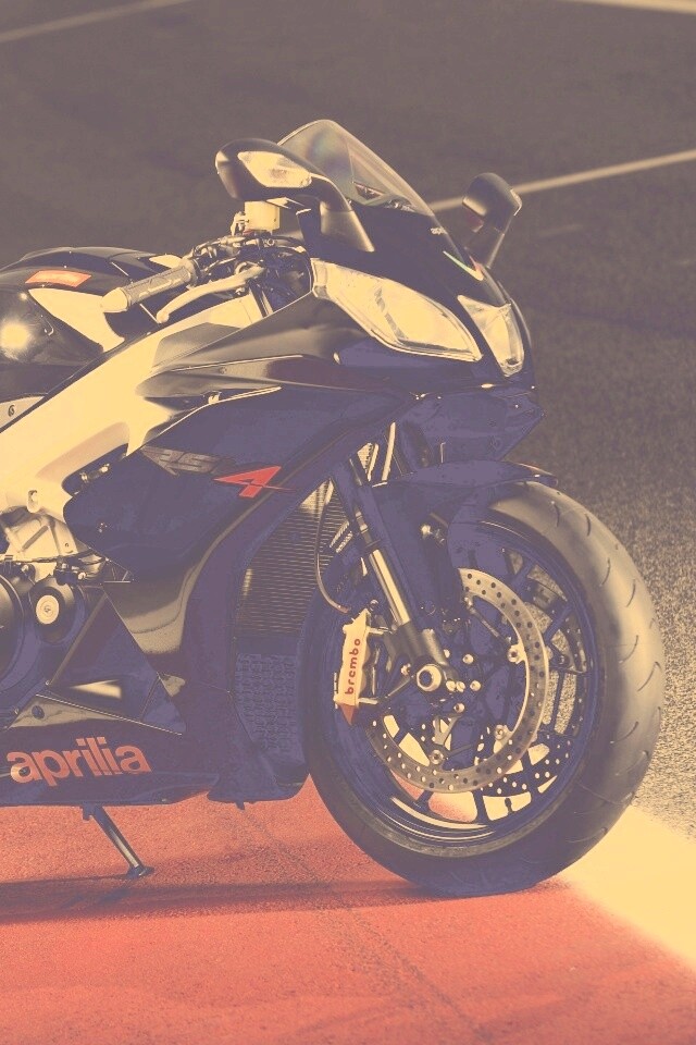 Aprilia на треке обои