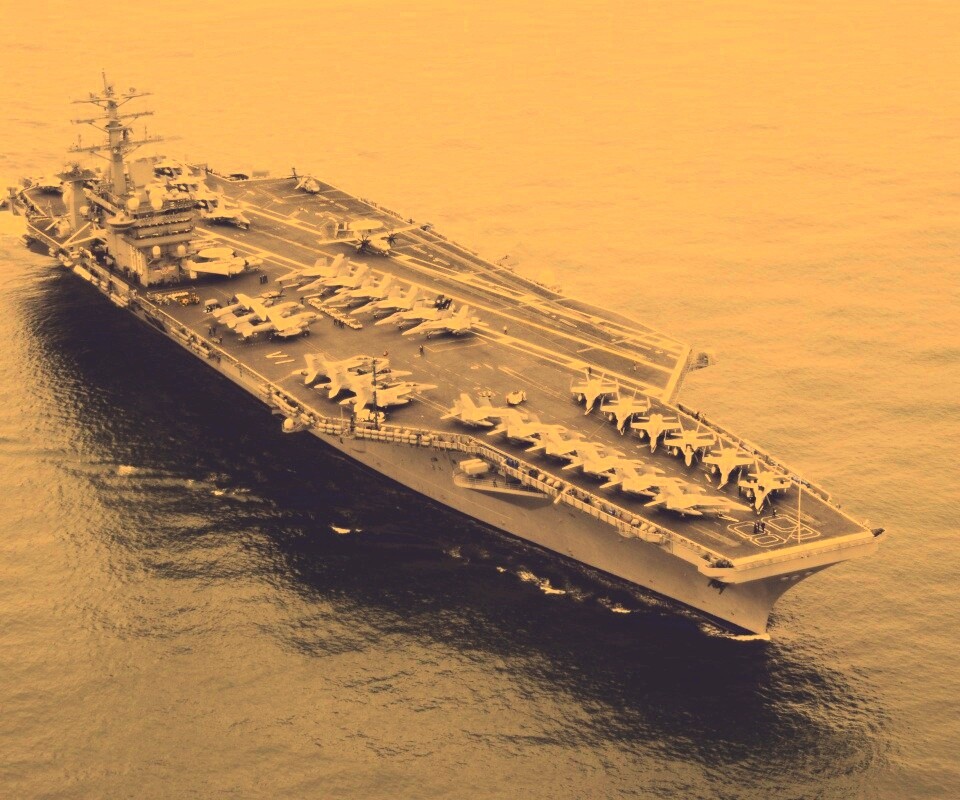 Авианосец в море обои