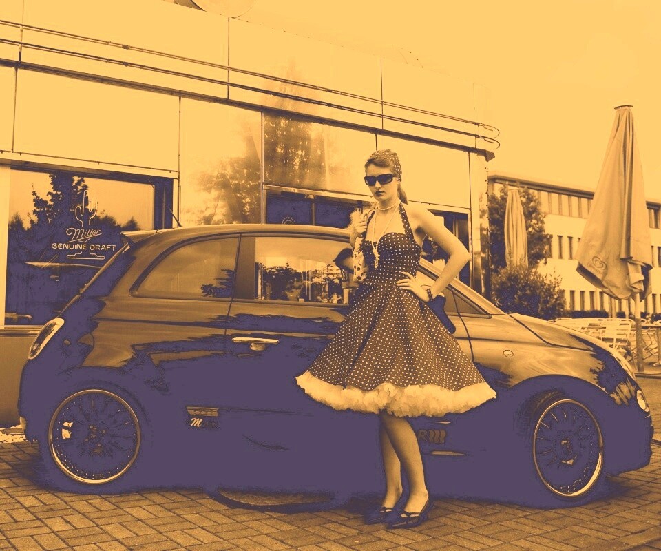 Fiat 500 и девушка обои
