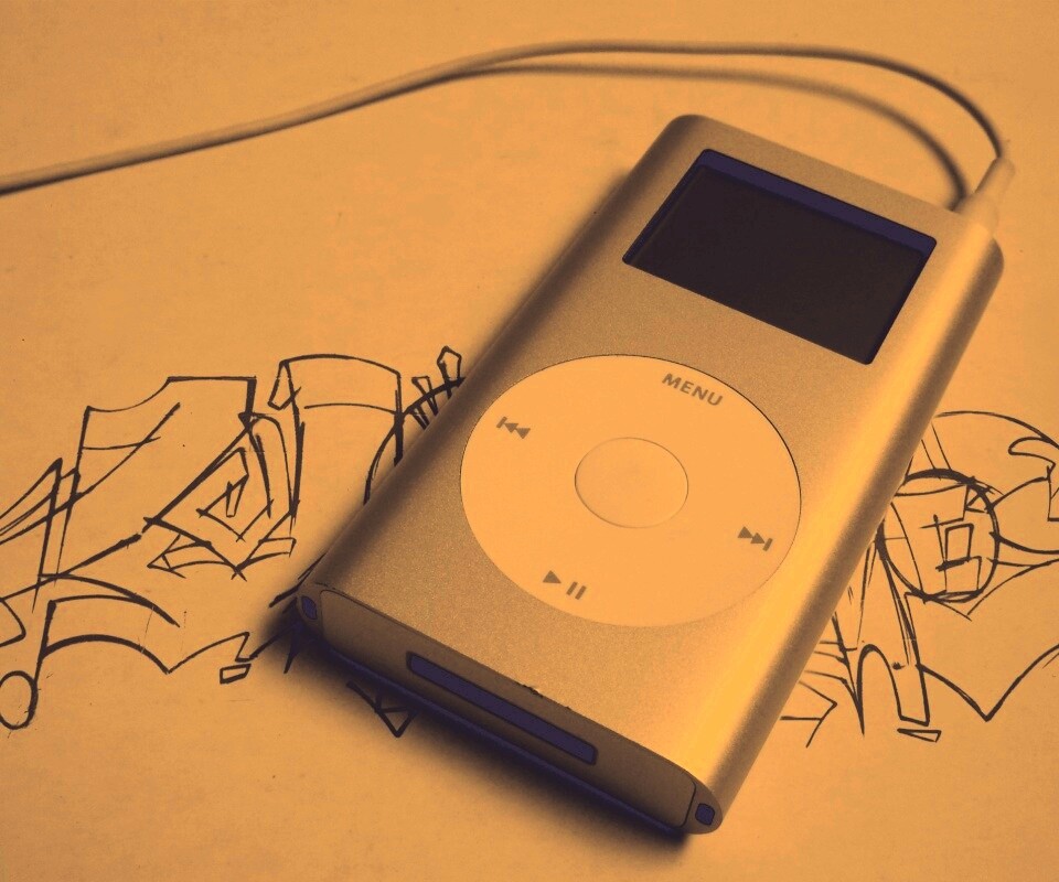 iPod на лиске с граффити обои