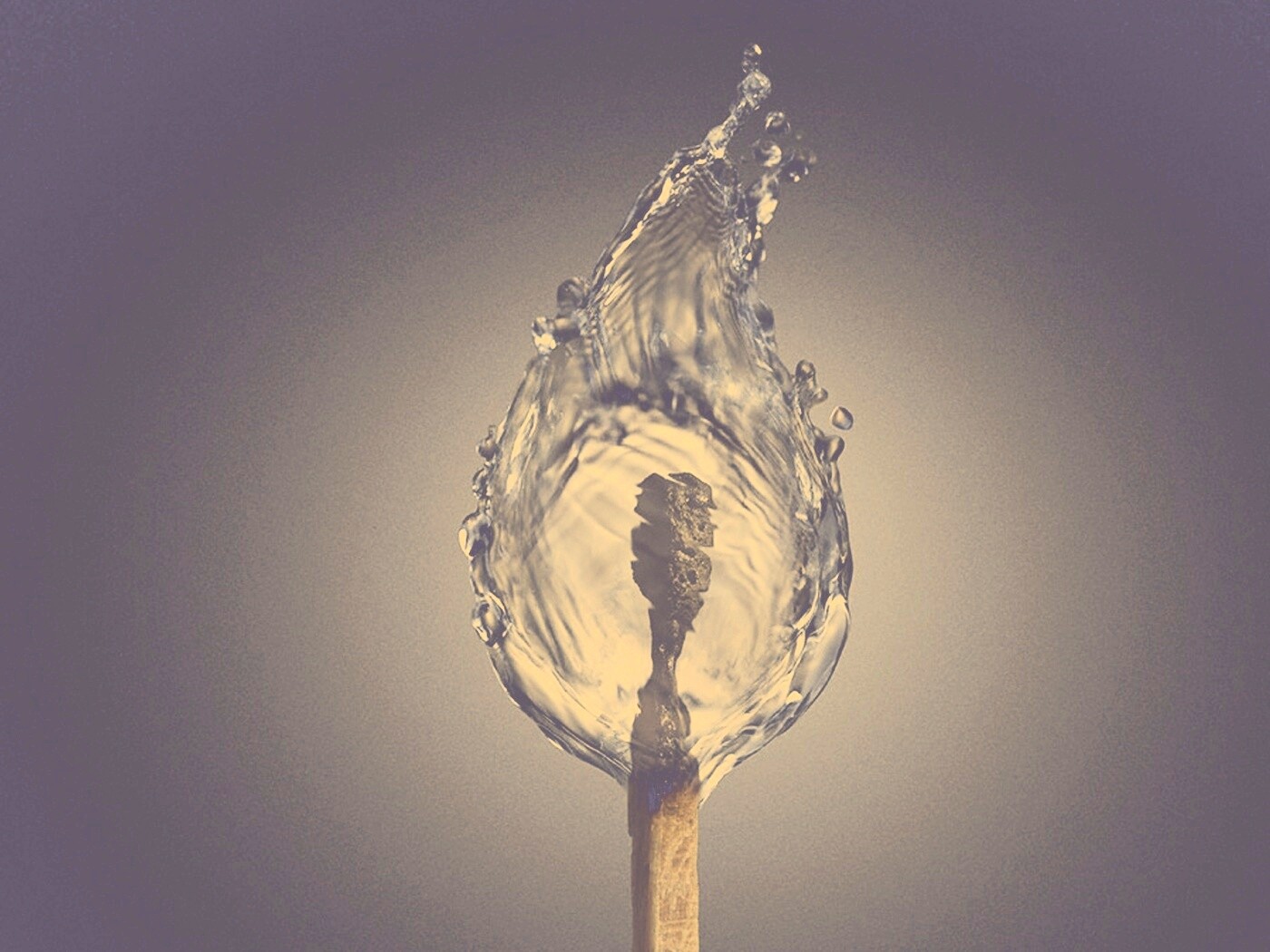 Водяное пламя спички обои