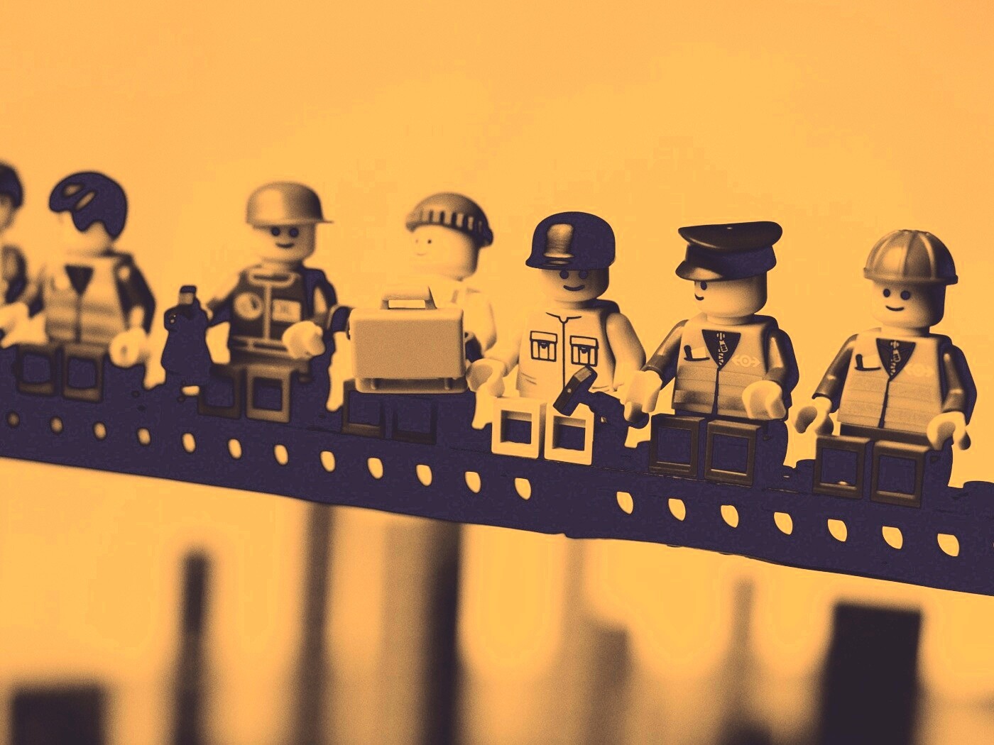 Lego строители обедают на балке обои