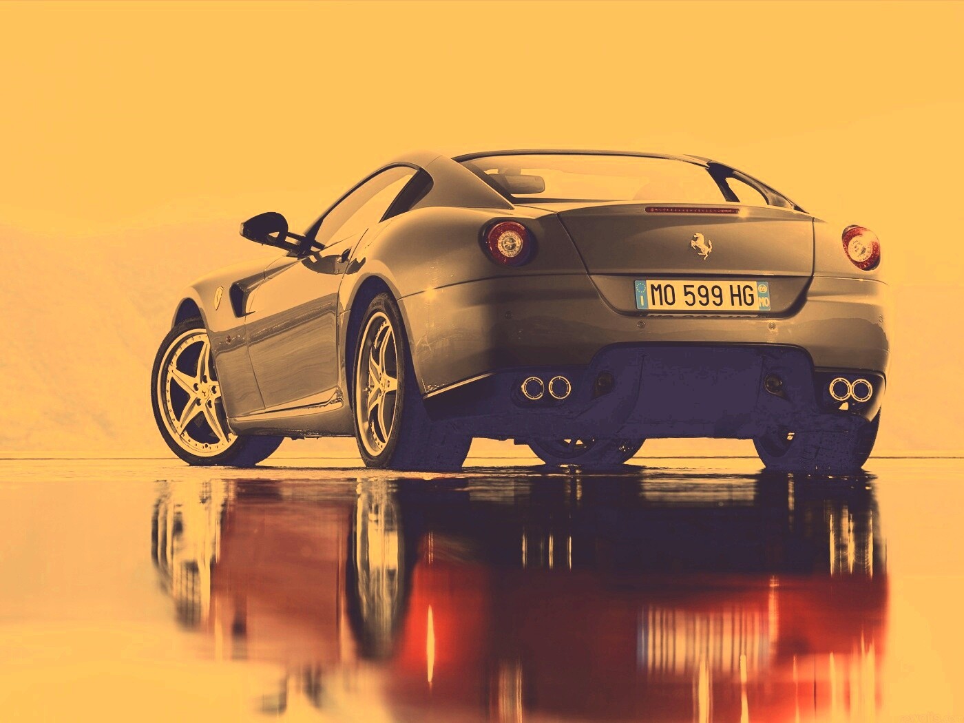 Ferrari в отражении обои