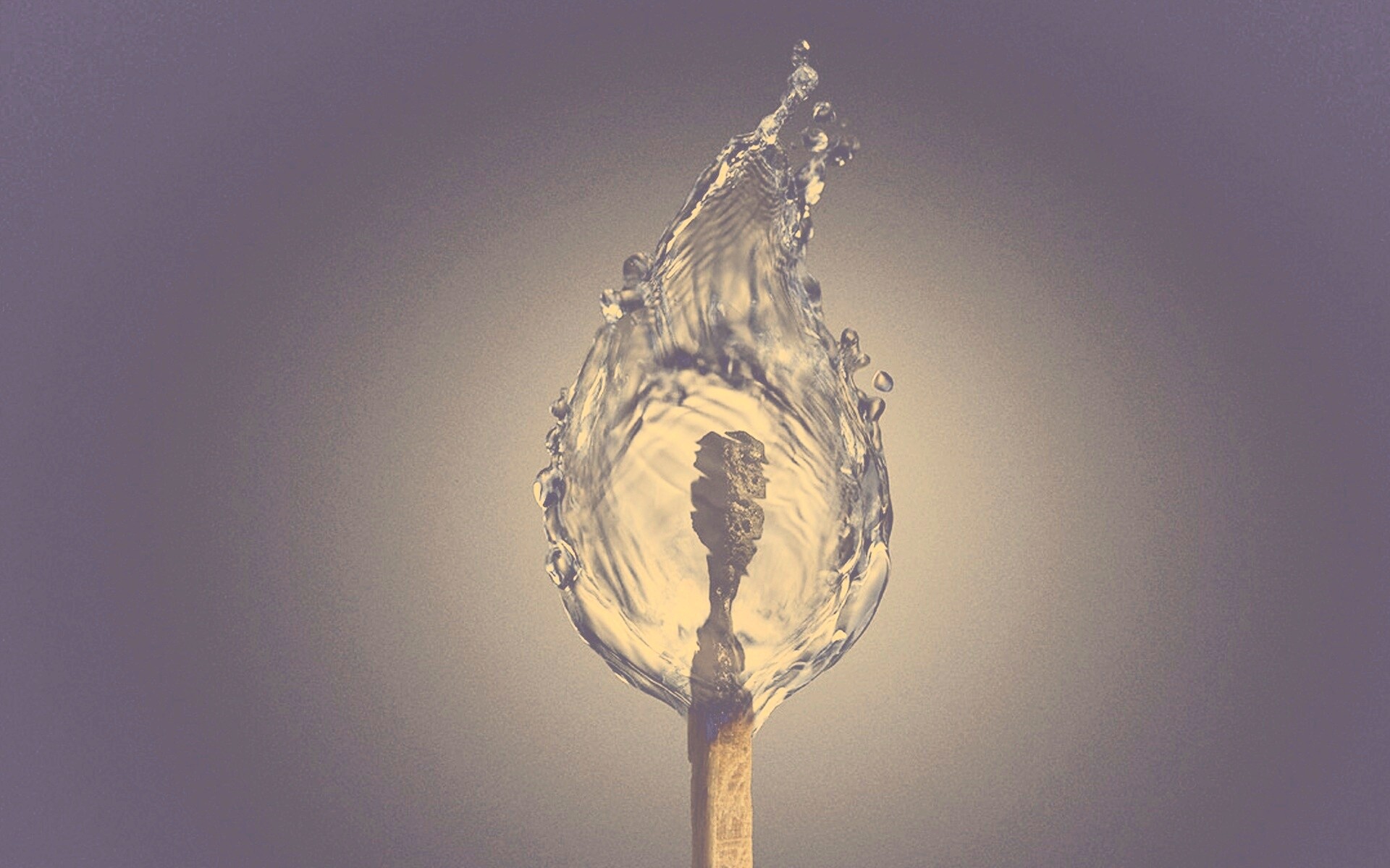 Водяное пламя спички обои